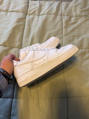 White Men’s Low-Top Leather Sneakers - Classic Athletic Style NIKE AIR FORCE ONE